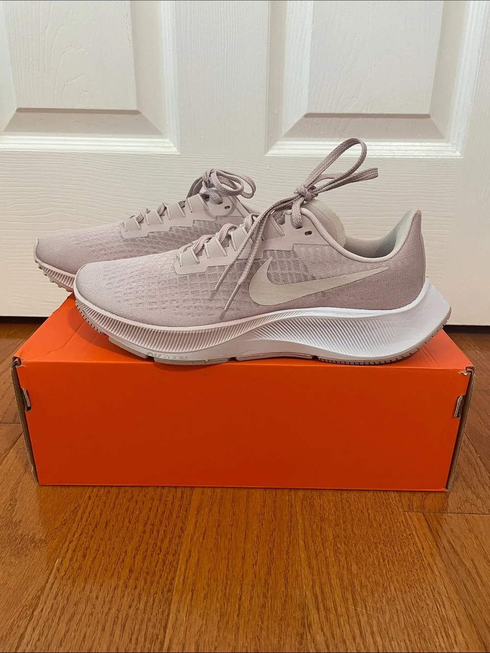 EUC - Nike Air Zoom Pegasus 37 - Champagne